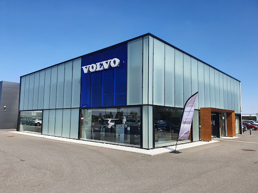 EAGLE AUTOMOBILES 28 Volvo