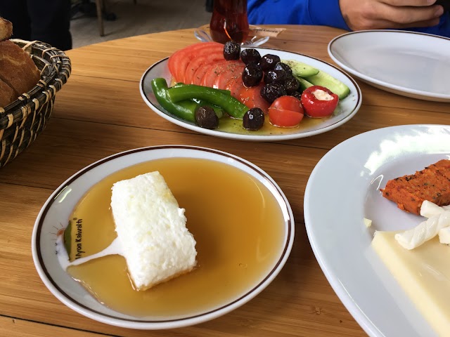 Afyon Cumhuriyet Sucukları Kahvaltı Salonu