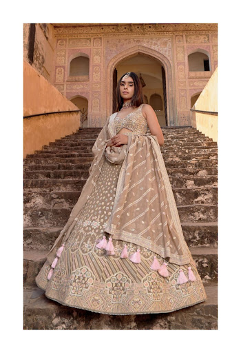 Boutique Priya Schindler (Indian Clothing Shop) - Thumbnail