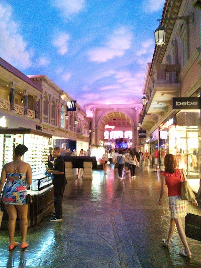 Photos of Gold Coast Hotel