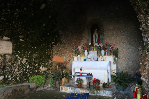 Santuario Madonna di Lourdese nella grotta - Thumbnail