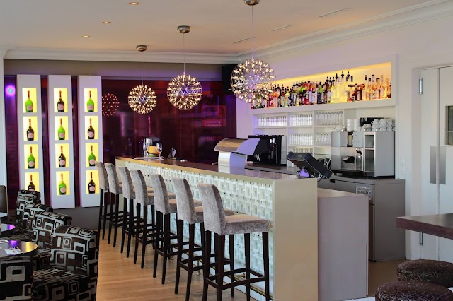 Riverside Café
