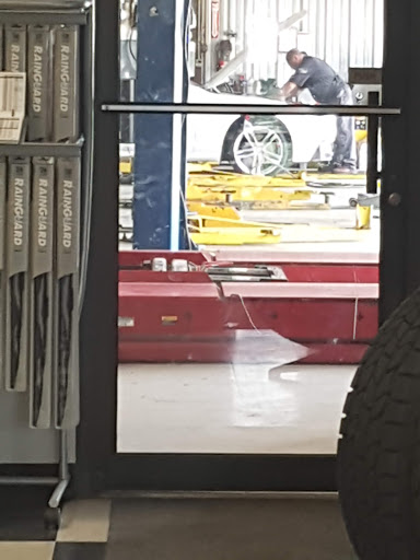 MACUIL AUTO - Tire & Service Center - Thumbnail