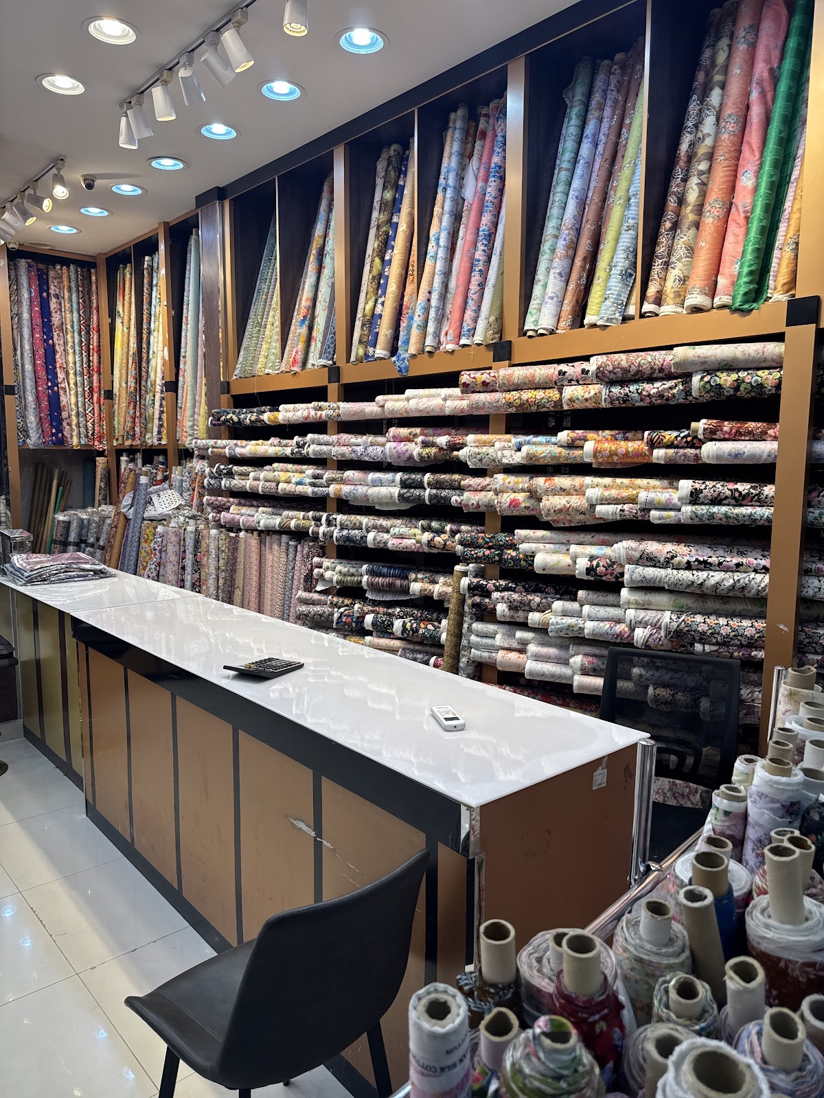 Al Rukn Al Amoudi Textile - صورة 2