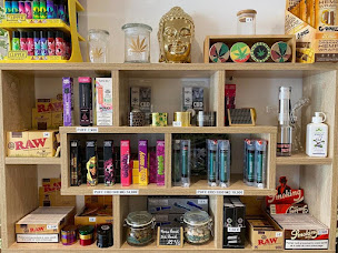 Photo n°2 de CBD NATURAFLEUR BOUTIQUE CANNABIDIOL MOUANS-SARTOUX à Mouans-Sartoux (Herboristerie)