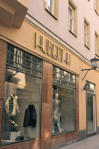 Hubert H - Visual