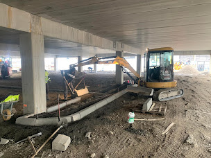 Photo n°2 de POULLILIAN Travaux-Publics à Saint-Martin-de-Queyrières (Service de transport)