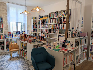 Photo n°33 de Librairie Flora lit à Paris (Librairie)