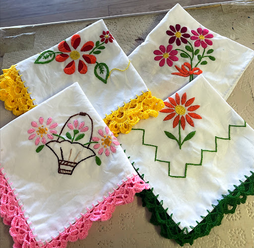 Lunas Store and Services