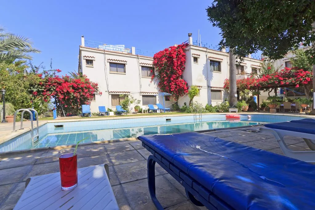 Follow the Sun Hotel Apartments & Villas