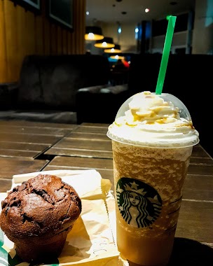 Starbucks, Author: Luis Villalba