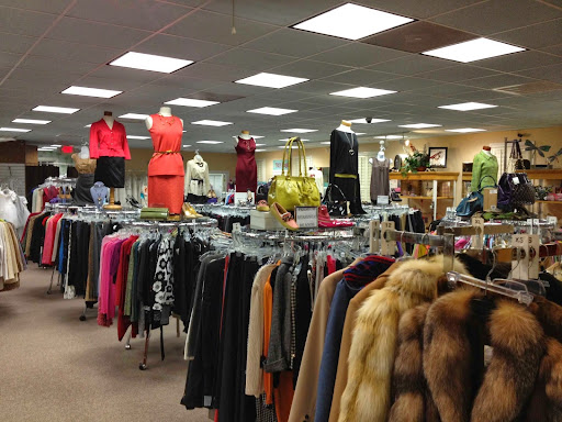 It's Chic Again! Upscale Consignment - Visual