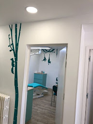 Photo n°3 de Dr Eva CHAN YONG à Thiverval-Grignon (Dentiste)