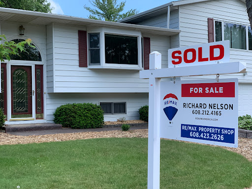 RE/MAX Property Shop - Roxane Schiller & Richard Nelson