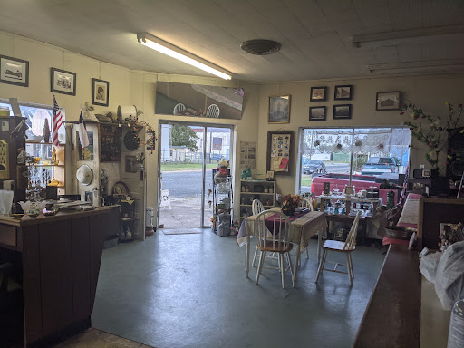Lola's Antique Shop - Thumbnail