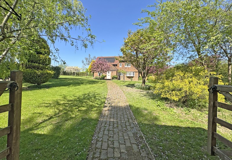 RH & RW Clutton Estate Agents photo 3