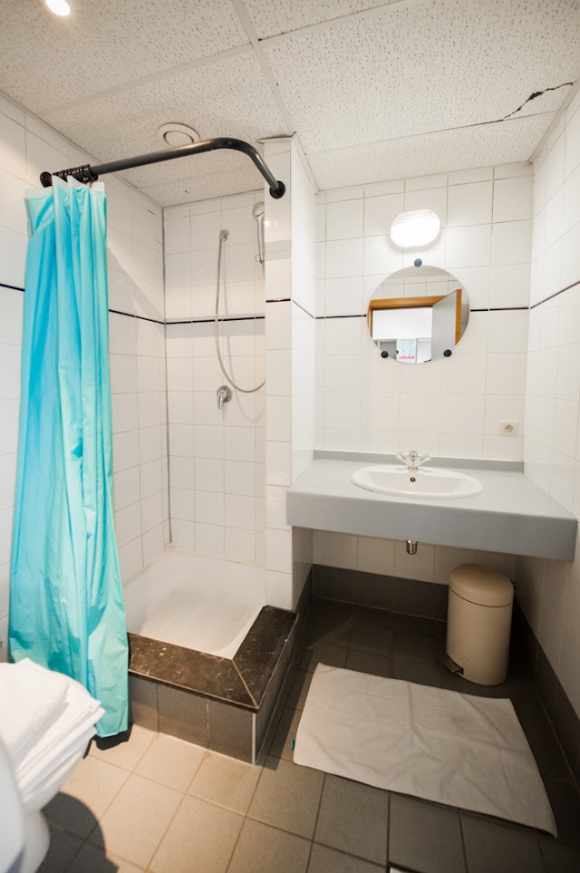 Auberge de Jeunesse Jacques Brel - Youth Hostel