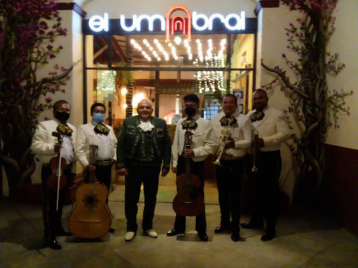 Mariachi Gama mil de puebla y el Osito polar