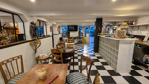 Photo 10 - Casti Pizza