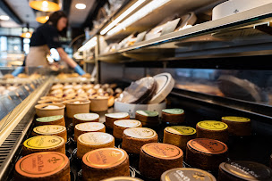 Photo n°8 de Boulangerie Pâtisserie Maison Bécam - Corné à Loire-Authion (Salon de thé)