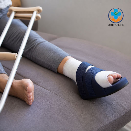 Painful bunions making every step difficult? At Dr Sumit Chawla- OrthoLife in Ashok Vihar, Delhi,… post image