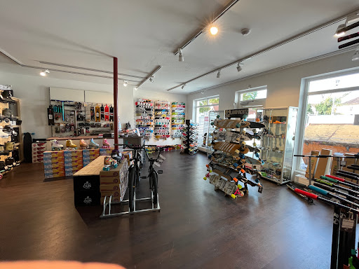 X-World Skateshop - Thumbnail