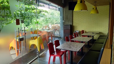 Photos of Zazu&eacute; Plaza