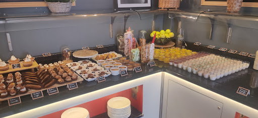 Au Buffet - Thumbnail