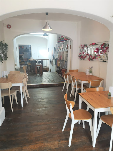 Dinghams cafe - Visual