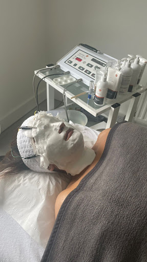 The Beauty Barn Mobberley, Salon & Training Academy - Thumbnail