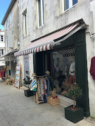 Photo n°1 de MAGASIN CENTRAL à Saint-Martin-de-Ré (Boutique d'articles de mode)