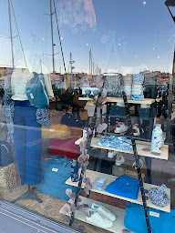 Photo n°22 de Quai N°5 à La Ciotat (Magasin de vêtements)