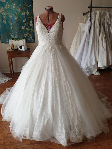 Mindy's Bridal & Dress Shop - Thumbnail