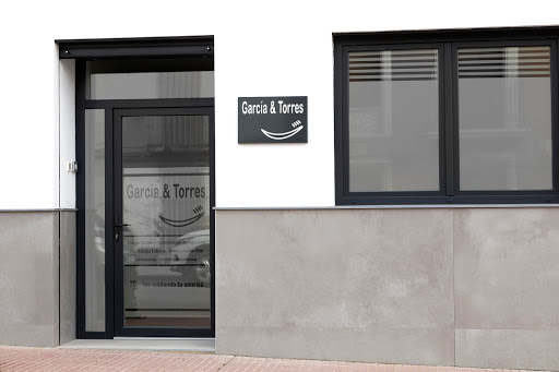 García Torres Centro Odontológico/ María del Carmen Torres Lagar