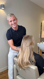 Photo n°25 de Devi Mark Hair à Paris (Salon de coiffure)