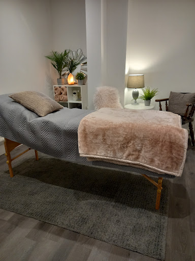 Kelly Bailey - Reflexology & Massage Therapist