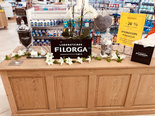 Photo n°5 de Pharmacie des Caps à Les Pieux (Parapharmacie)