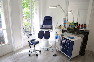 Photo n°2 de Olivier Okada Podologue Porte Maillot Paris 17 à Paris (Soins aux personnes âgées)