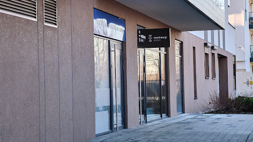 Makeup Spot - Wynajem stanowisk Makijażowo-Fryzjerskich, Studio Foto