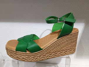 Photo n°4 de Magasin C' Le Pied ! à Saint-Hilaire-du-Harcouët (Magasin de chaussures)