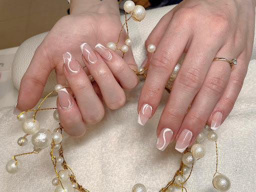 Hollywood Nails