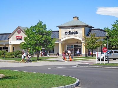 Settlers Green Outlet Village