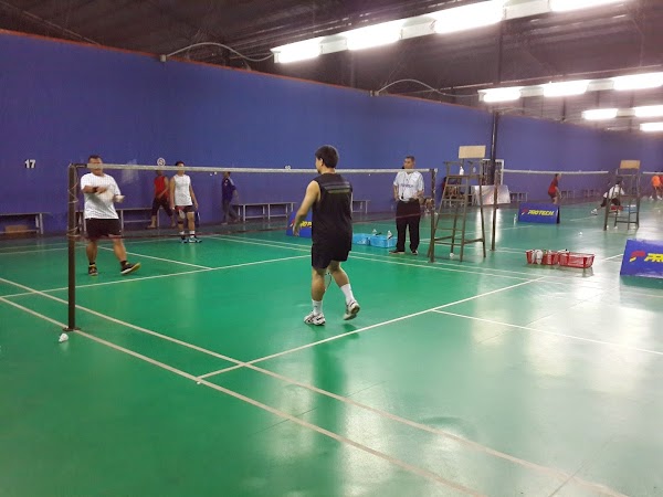 Stakan badminton court