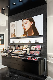 Photo n°4 de BOUTIQUE DIOR PARFUMS COLLECTION PRIVEE à Le Chesnay-Rocquencourt (Parfumerie)