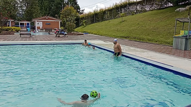 Opinii despre Centro Recreativo La Pinera în Sonsón - Complejo deportivo