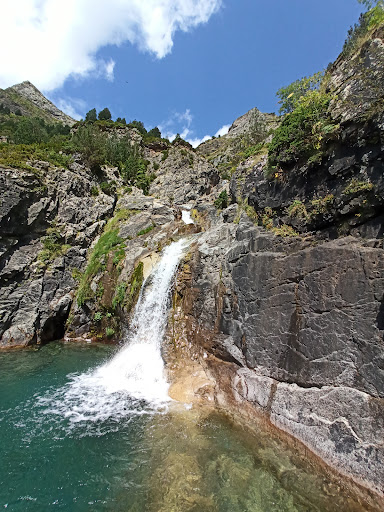 Cascada de La Larri Logo