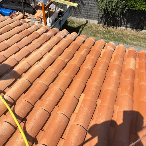 Photo de Mf Rénovation Habitat 17-33 Couverture zinguerie peinture général à Cavignac (33620)