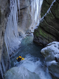 Photo n°3 de Un jour en Montagne - Canyoning Pyrénées à Gan (Agence de tourisme sportif)