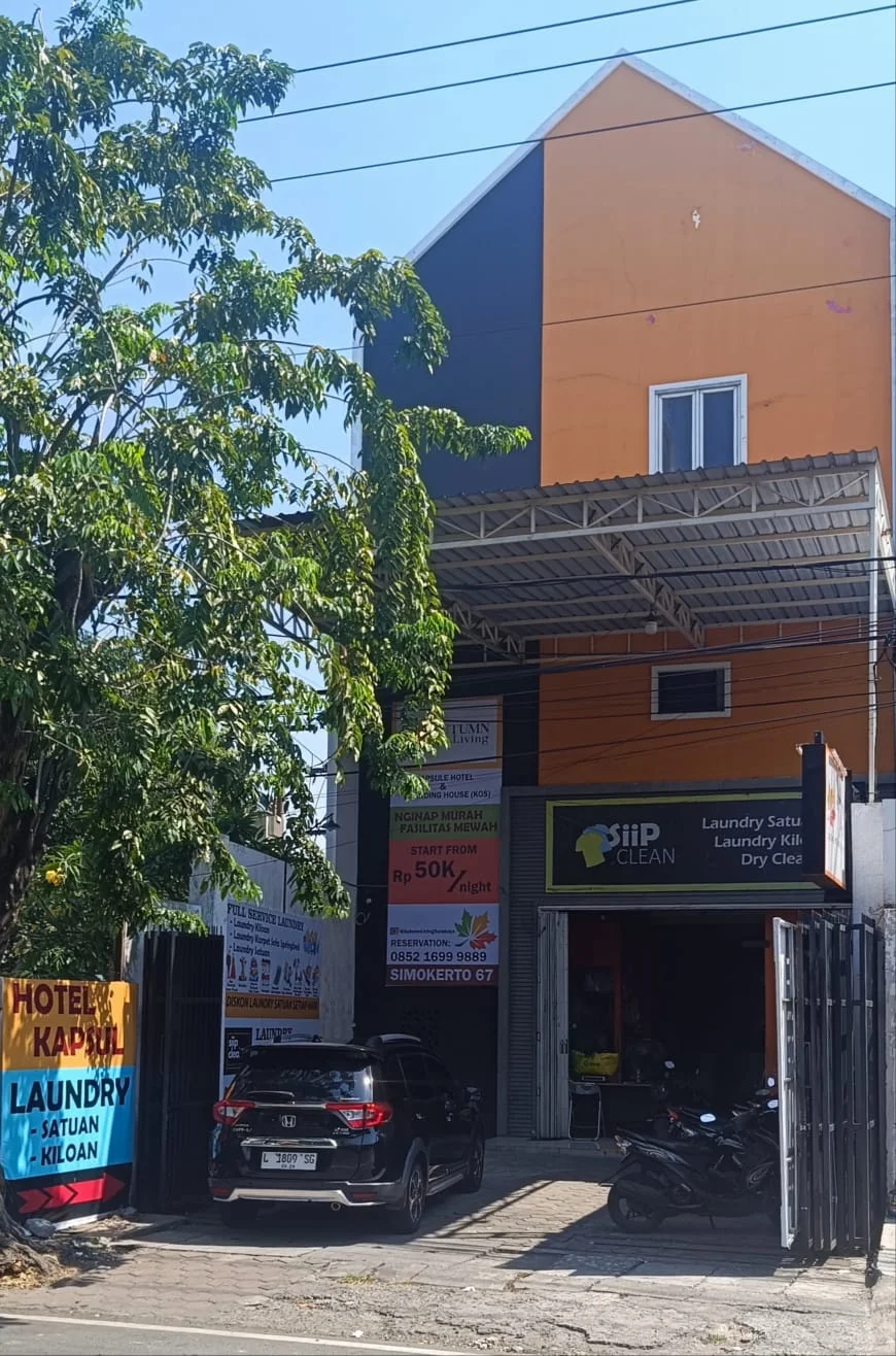 Autumn Living Hotel Kapsul Simokerto