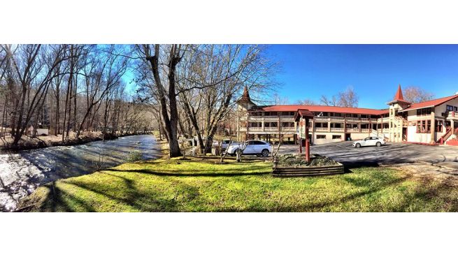 The Riverbend Hotel And Cabins photo